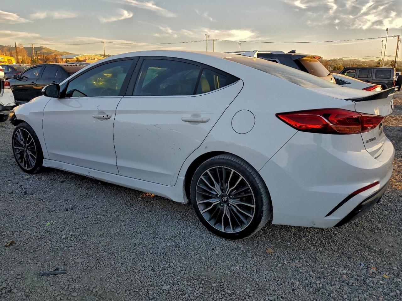 2018 HYUNDAI ELANTRA SPORT photo 3