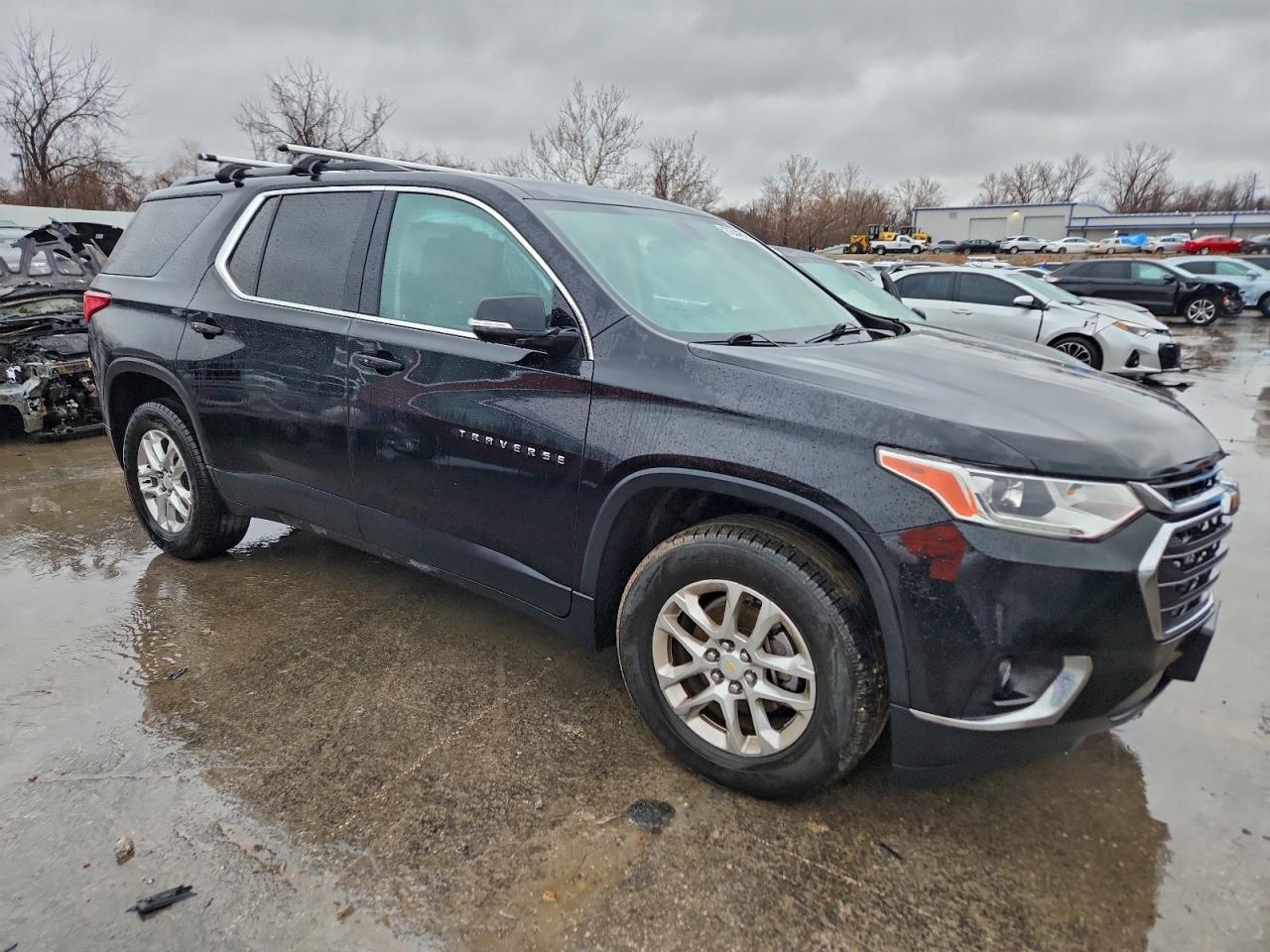 2019 CHEVROLET TRAVERSE LT photo 4