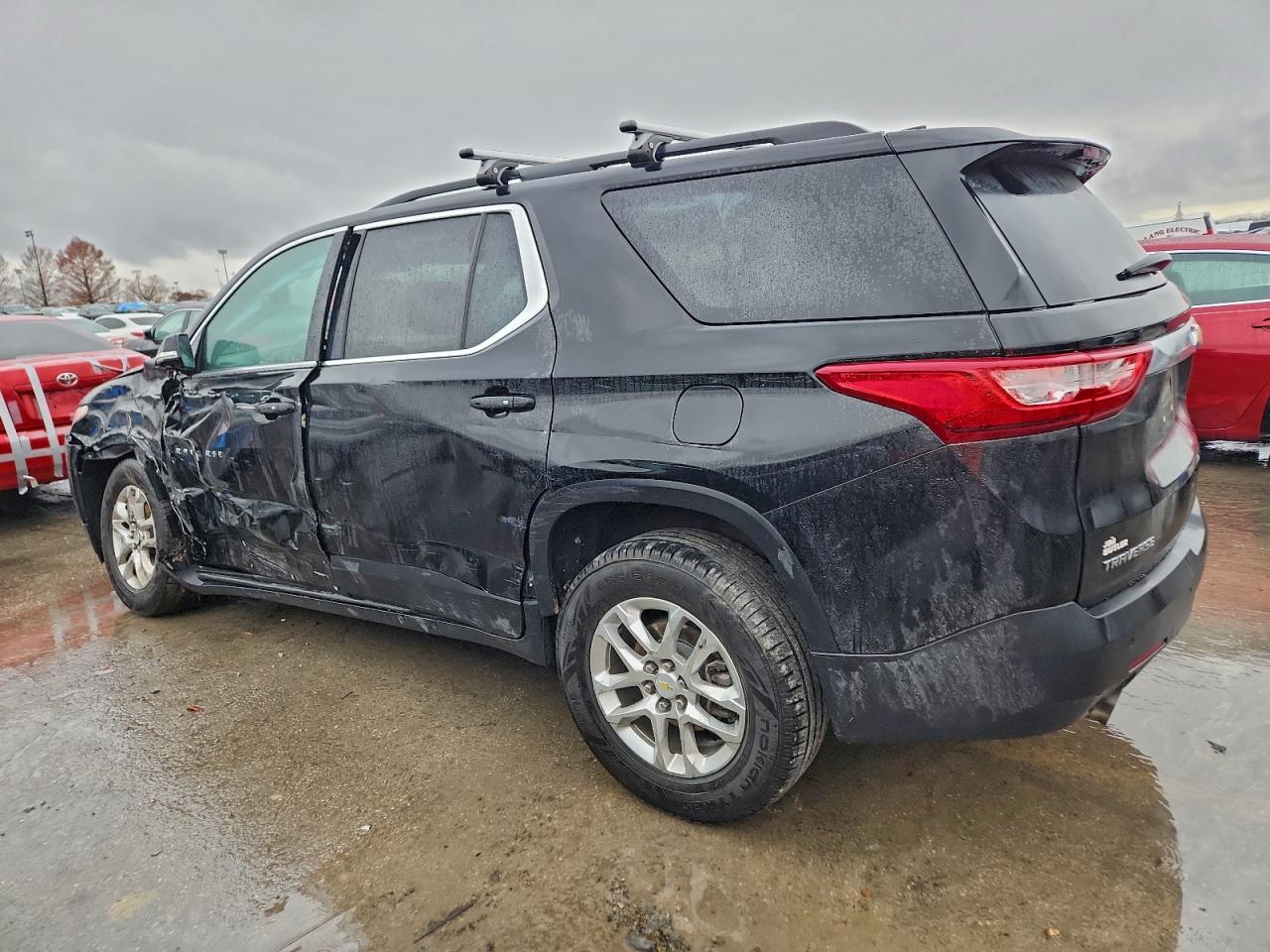 2019 CHEVROLET TRAVERSE LT photo 2
