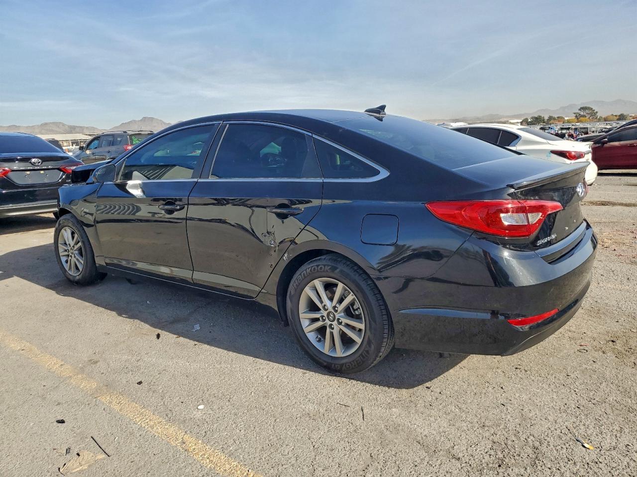 2017 HYUNDAI SONATA SE photo 2