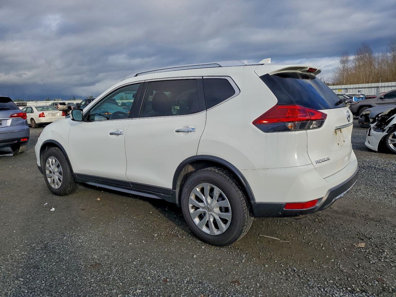 2017 NISSAN ROGUE S photo 2