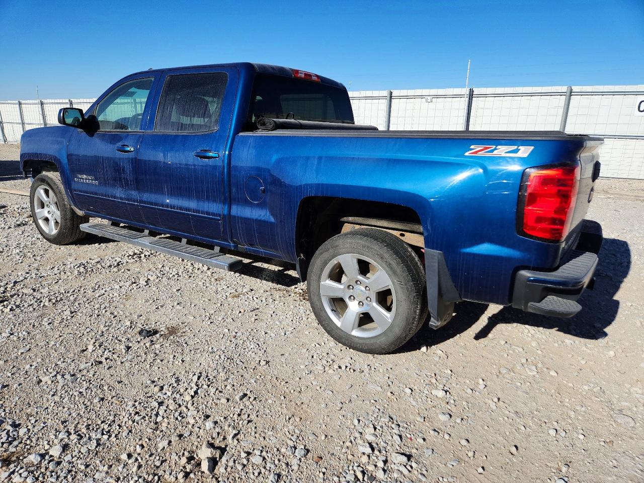 2017 CHEVROLET SILVERADO K1500 LT photo 2