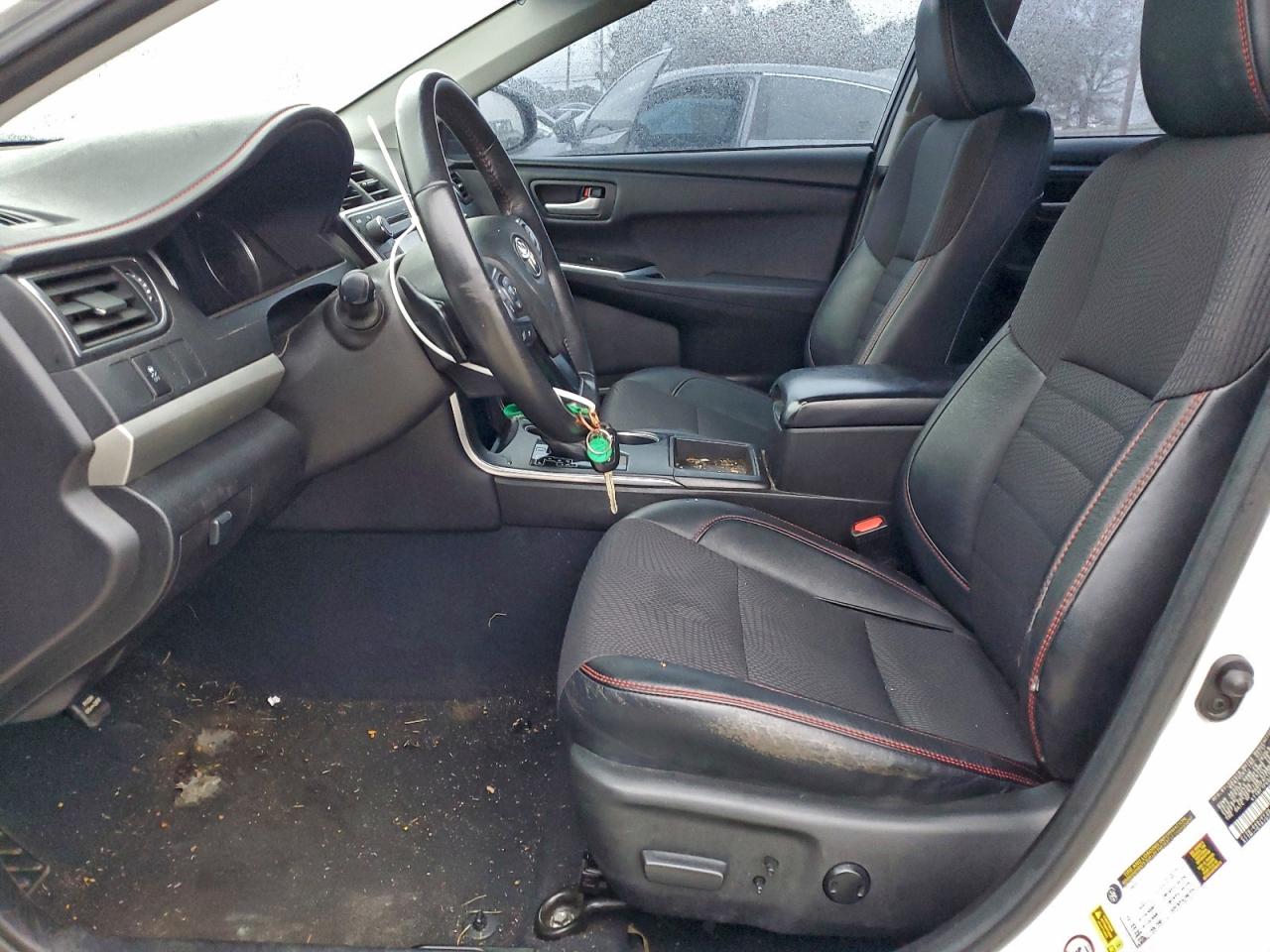 2017 TOYOTA CAMRY LE photo 25