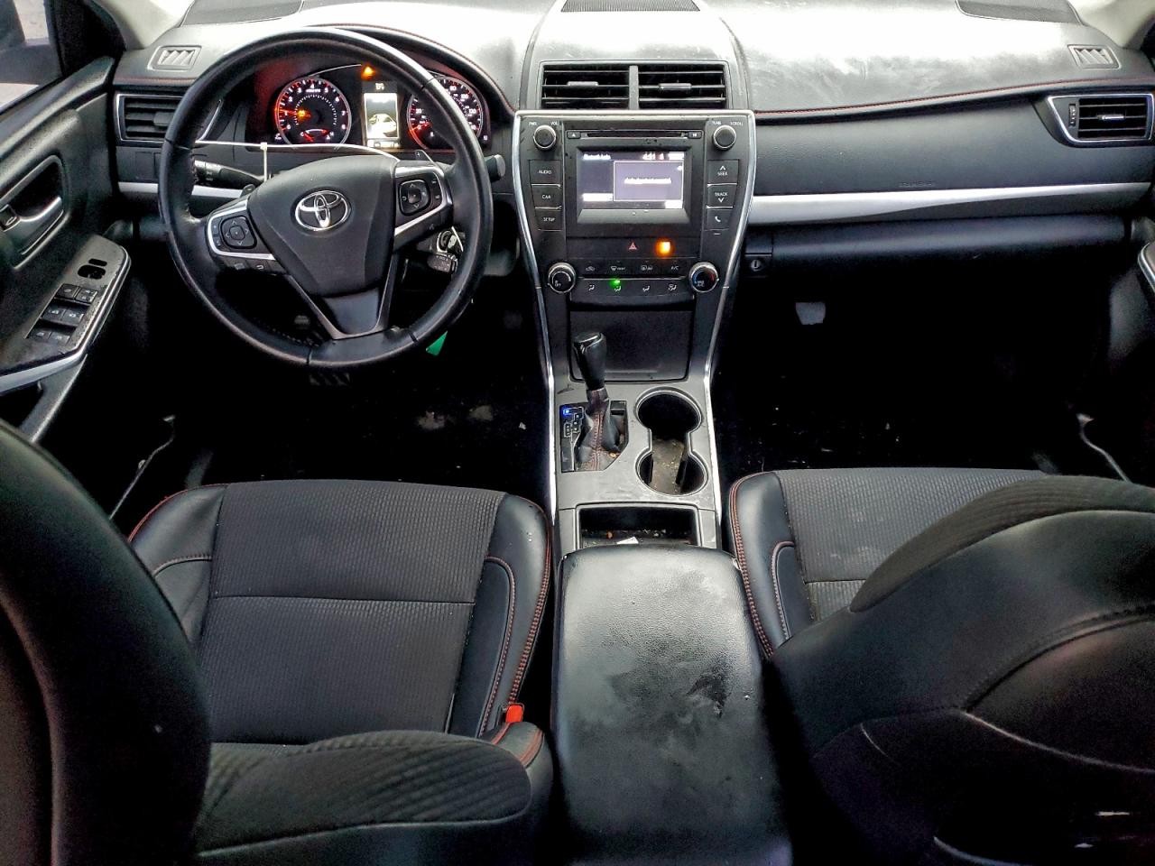 2017 TOYOTA CAMRY LE photo 29