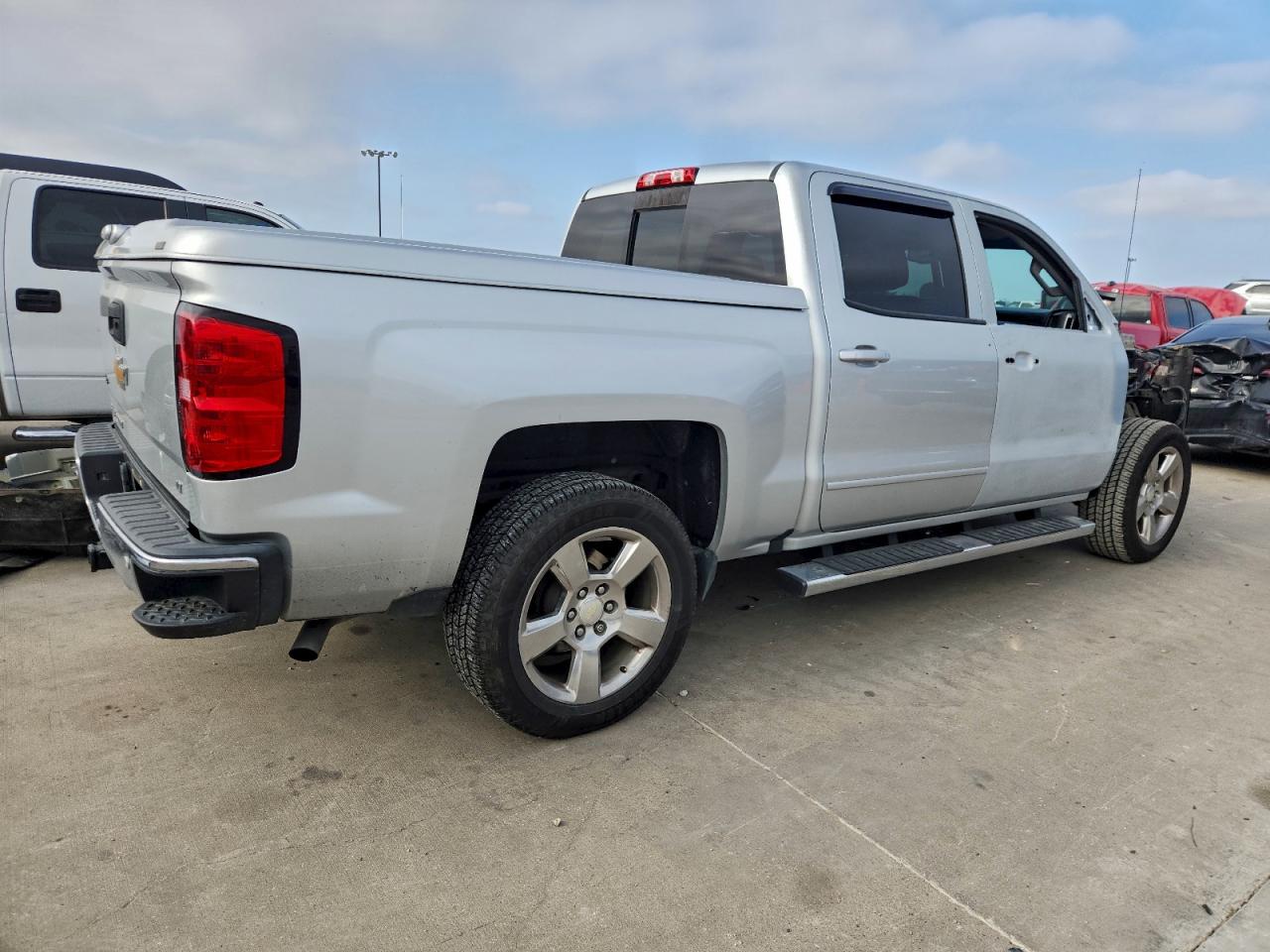 2017 CHEVROLET SILVERADO C1500 LT photo 3