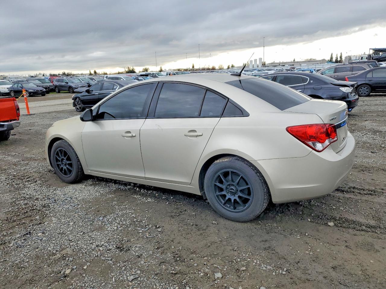 2014 CHEVROLET CRUZE LS photo 2