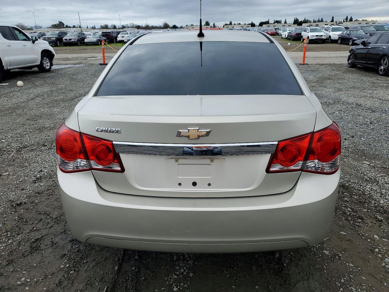 2014 CHEVROLET CRUZE LS photo 6