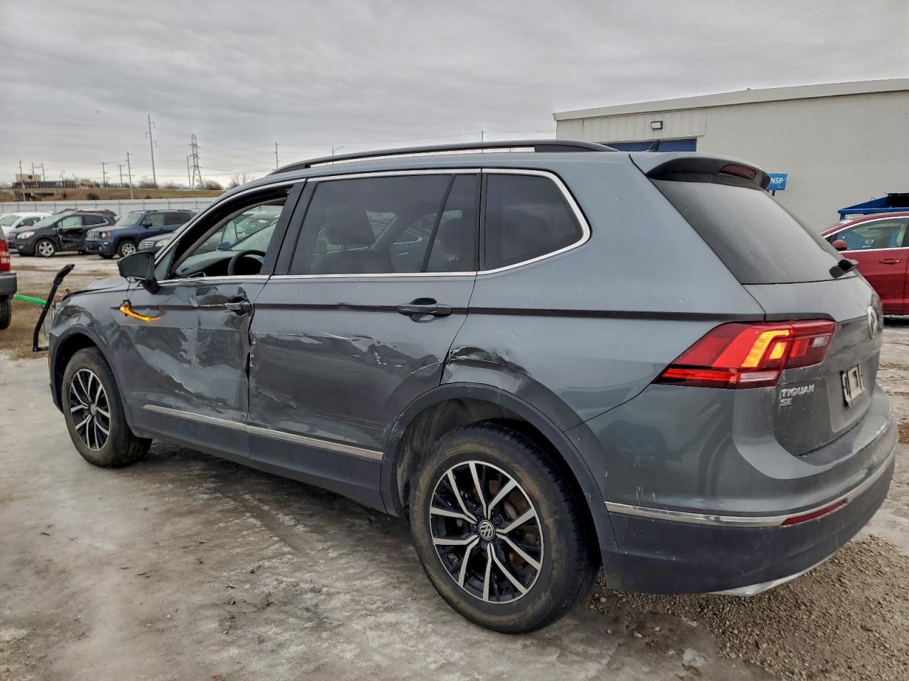 2021 VOLKSWAGEN TIGUAN SE photo 4
