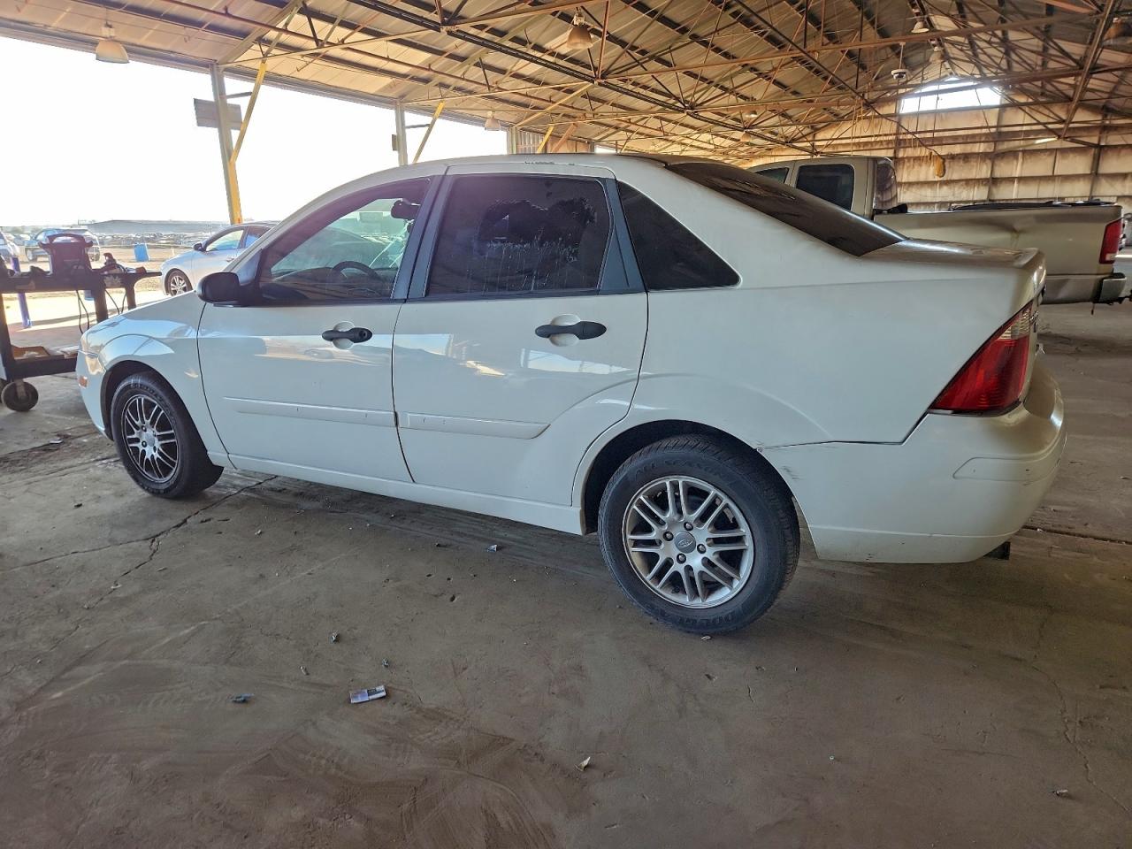 2007 FORD FOCUS ZX4 photo 2