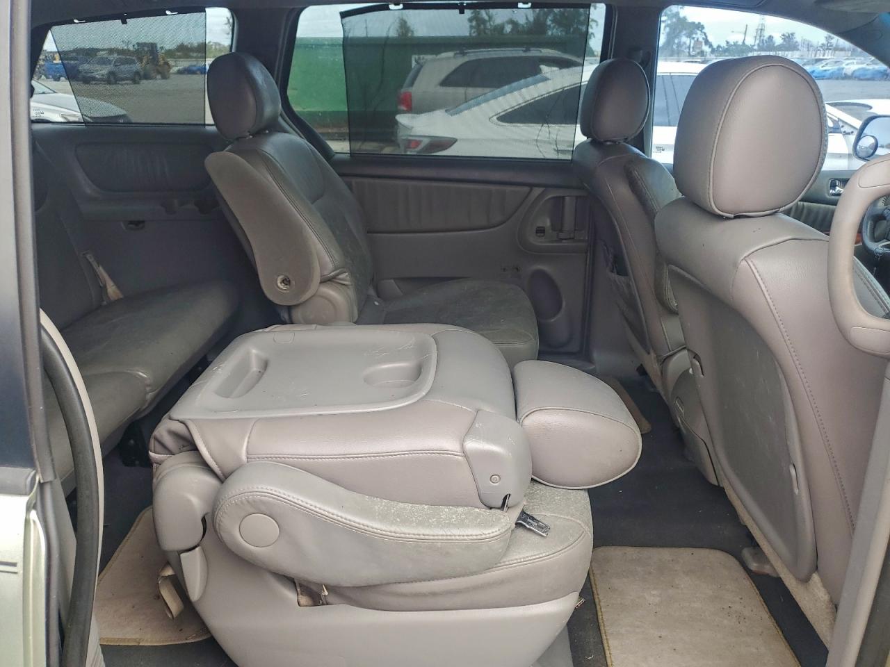 2008 TOYOTA SIENNA XLE photo 11