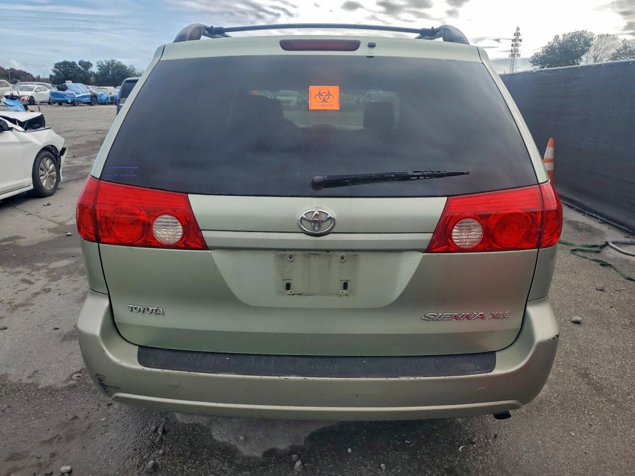 2008 TOYOTA SIENNA XLE photo 6