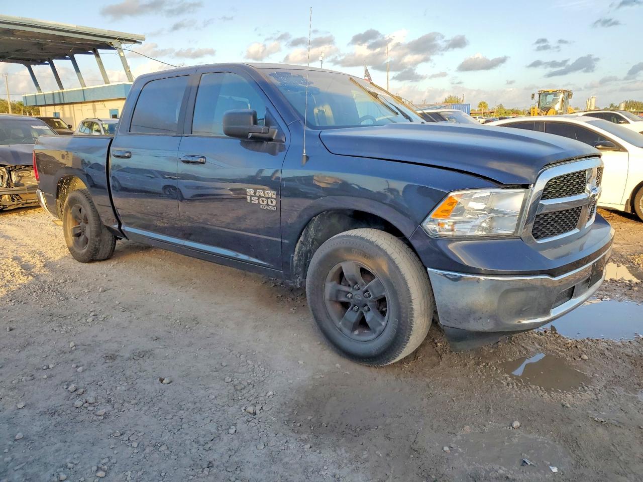 2021 RAM 1500 CLASSIC SLT photo 4