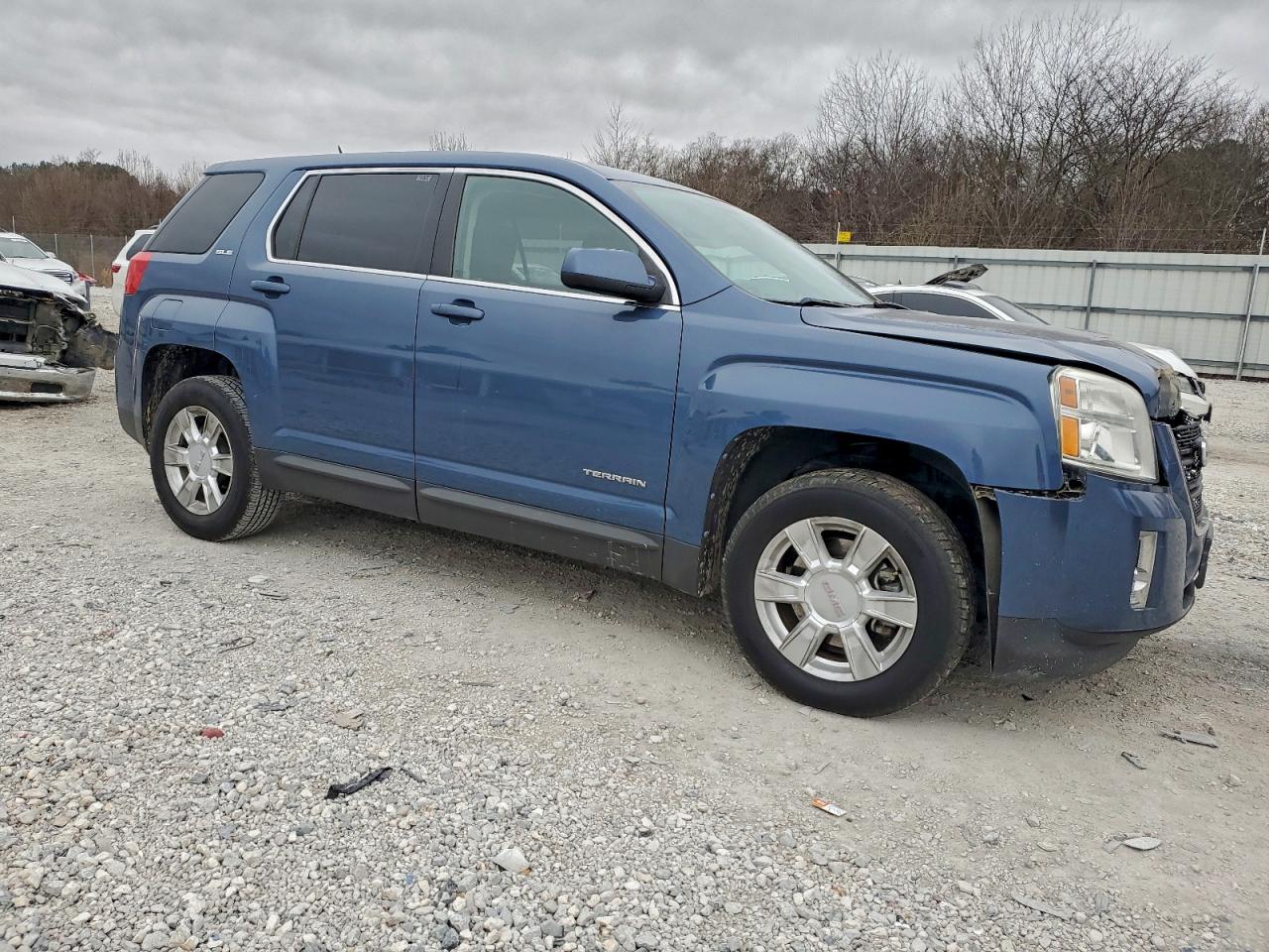 2011 GMC TERRAIN SLE photo 4