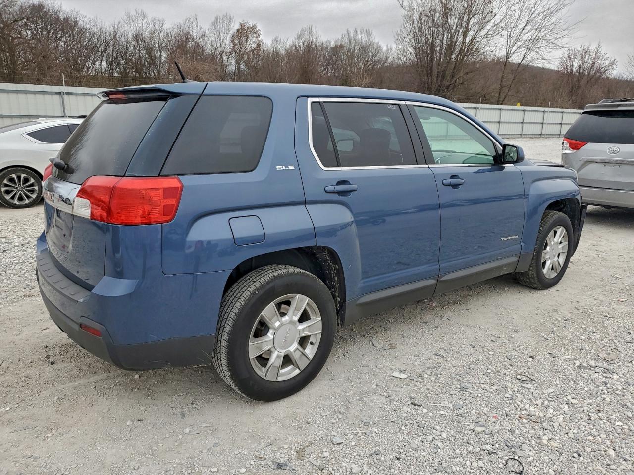 2011 GMC TERRAIN SLE photo 3