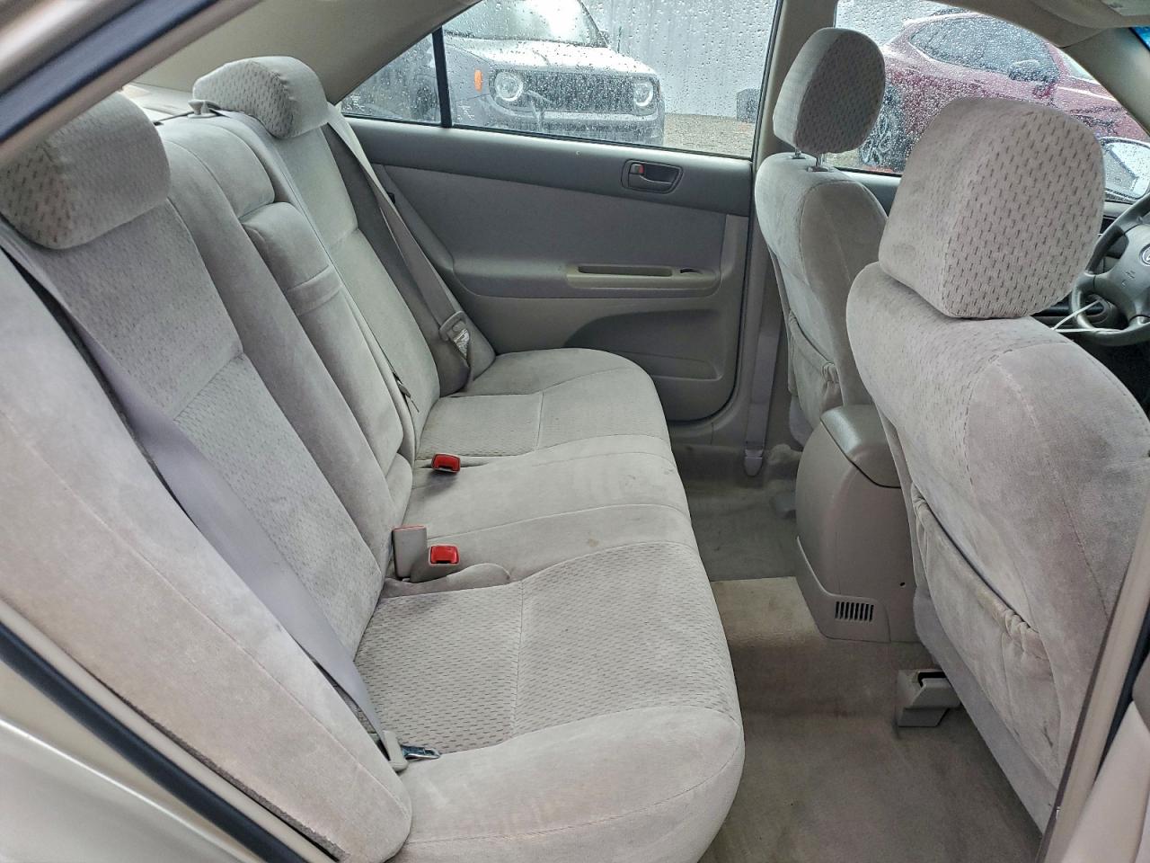 2004 TOYOTA CAMRY LE photo 10