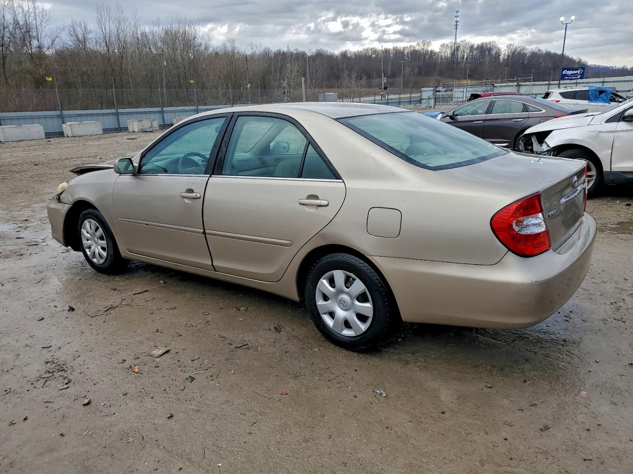 2004 TOYOTA CAMRY LE photo 2