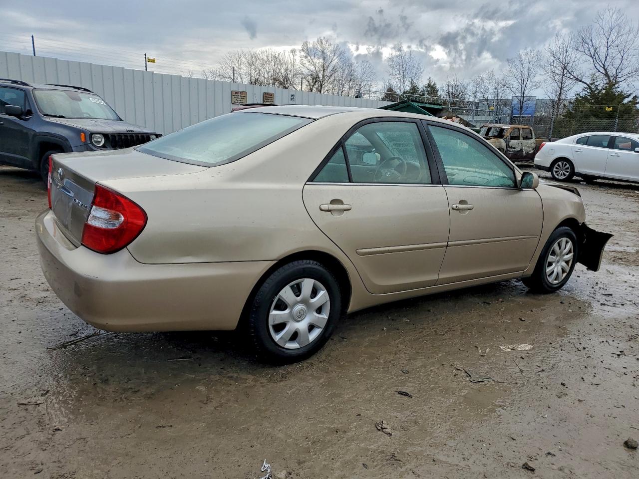 2004 TOYOTA CAMRY LE photo 3
