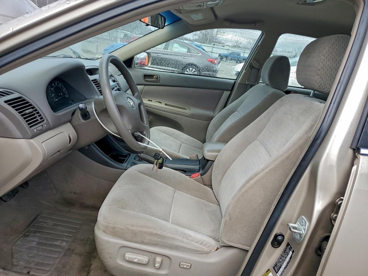 2004 TOYOTA CAMRY LE photo 7