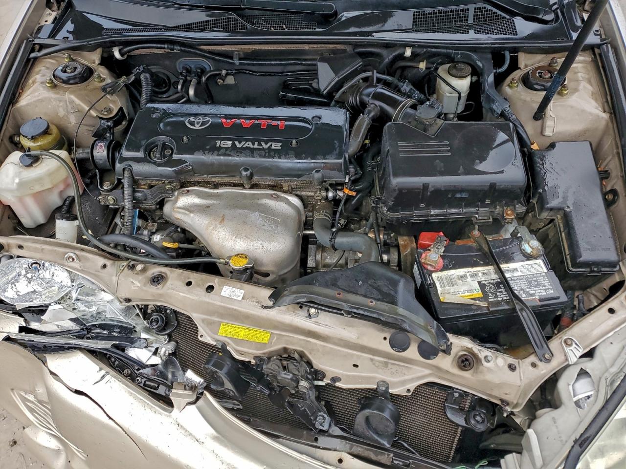 2004 TOYOTA CAMRY LE photo 11