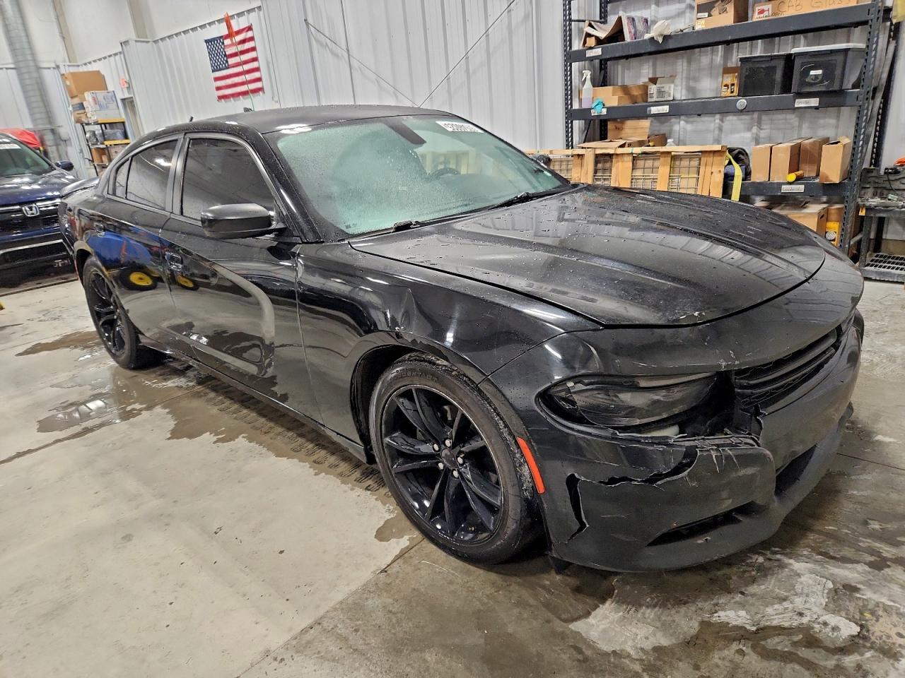 2016 DODGE CHARGER SXT photo 4