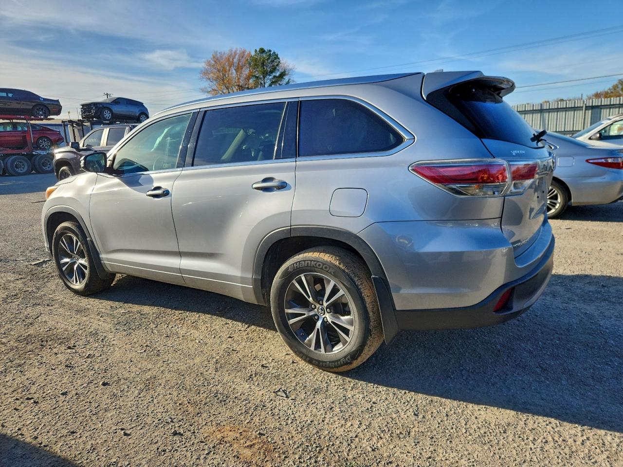 2016 TOYOTA HIGHLANDER XLE photo 2