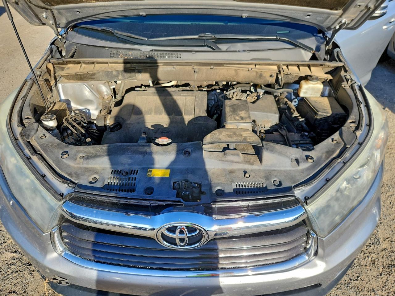 2016 TOYOTA HIGHLANDER XLE photo 12