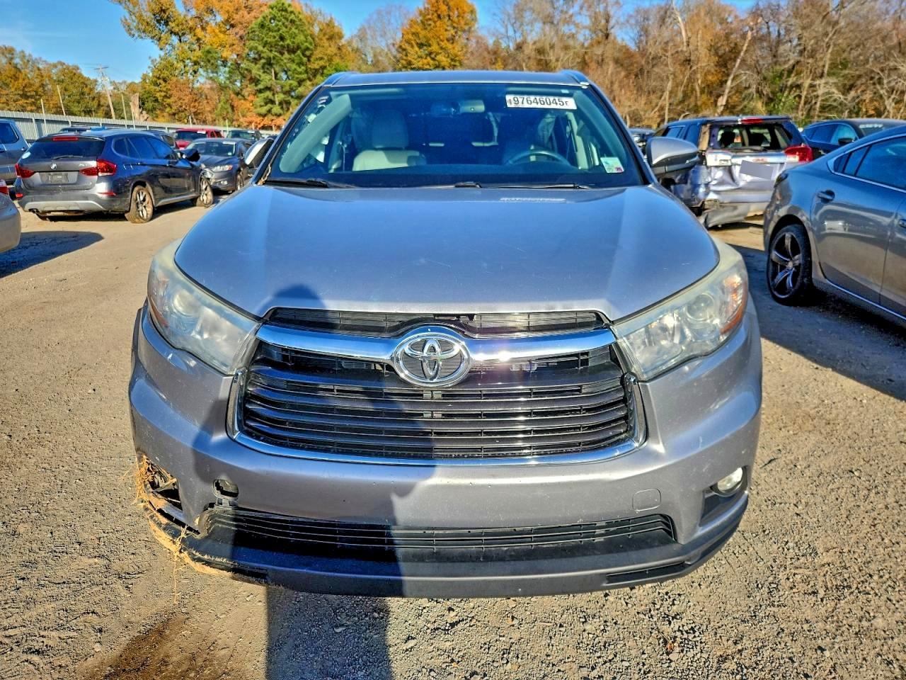 2016 TOYOTA HIGHLANDER XLE photo 5