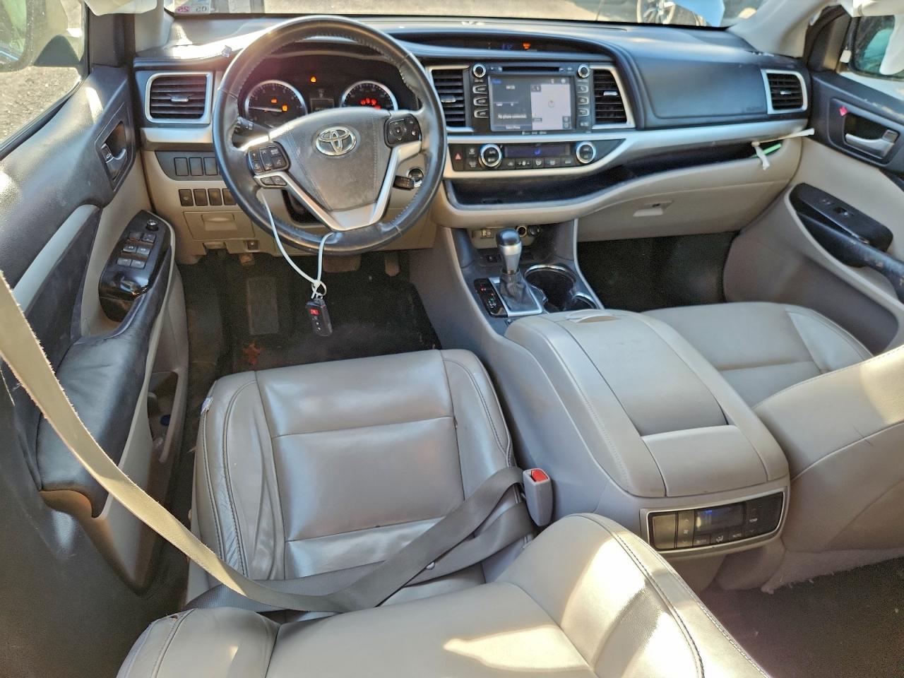 2016 TOYOTA HIGHLANDER XLE photo 8