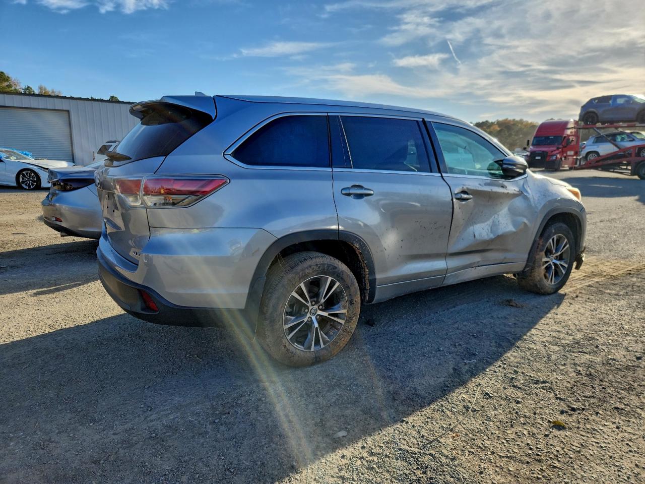 2016 TOYOTA HIGHLANDER XLE photo 3