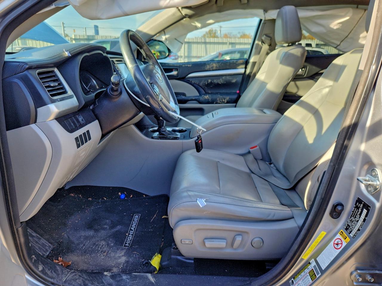 2016 TOYOTA HIGHLANDER XLE photo 7