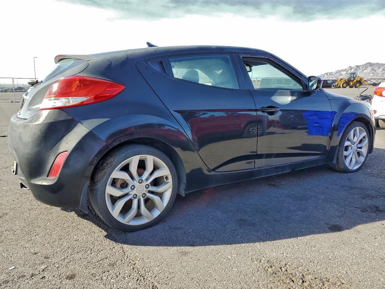 2013 HYUNDAI VELOSTER photo 3