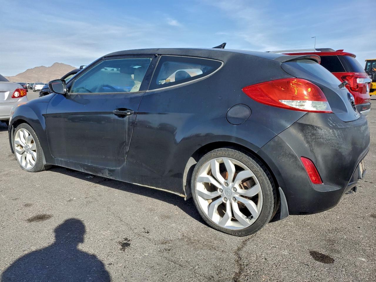2013 HYUNDAI VELOSTER photo 2