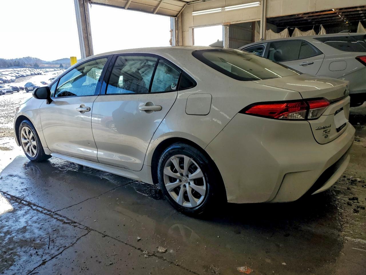 2020 TOYOTA COROLLA LE photo 2