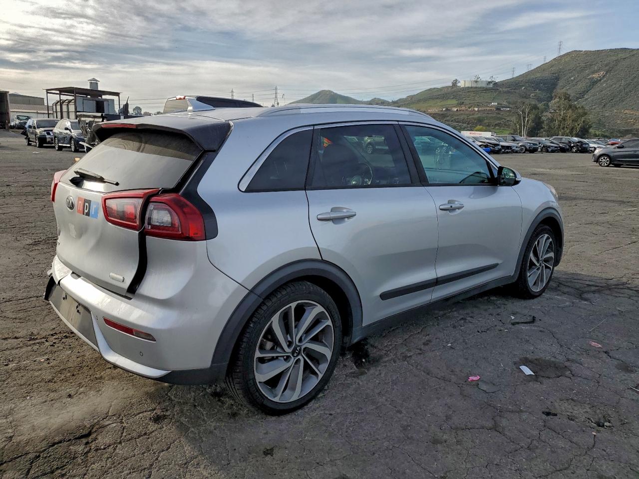 2018 KIA NIRO TOURING photo 3