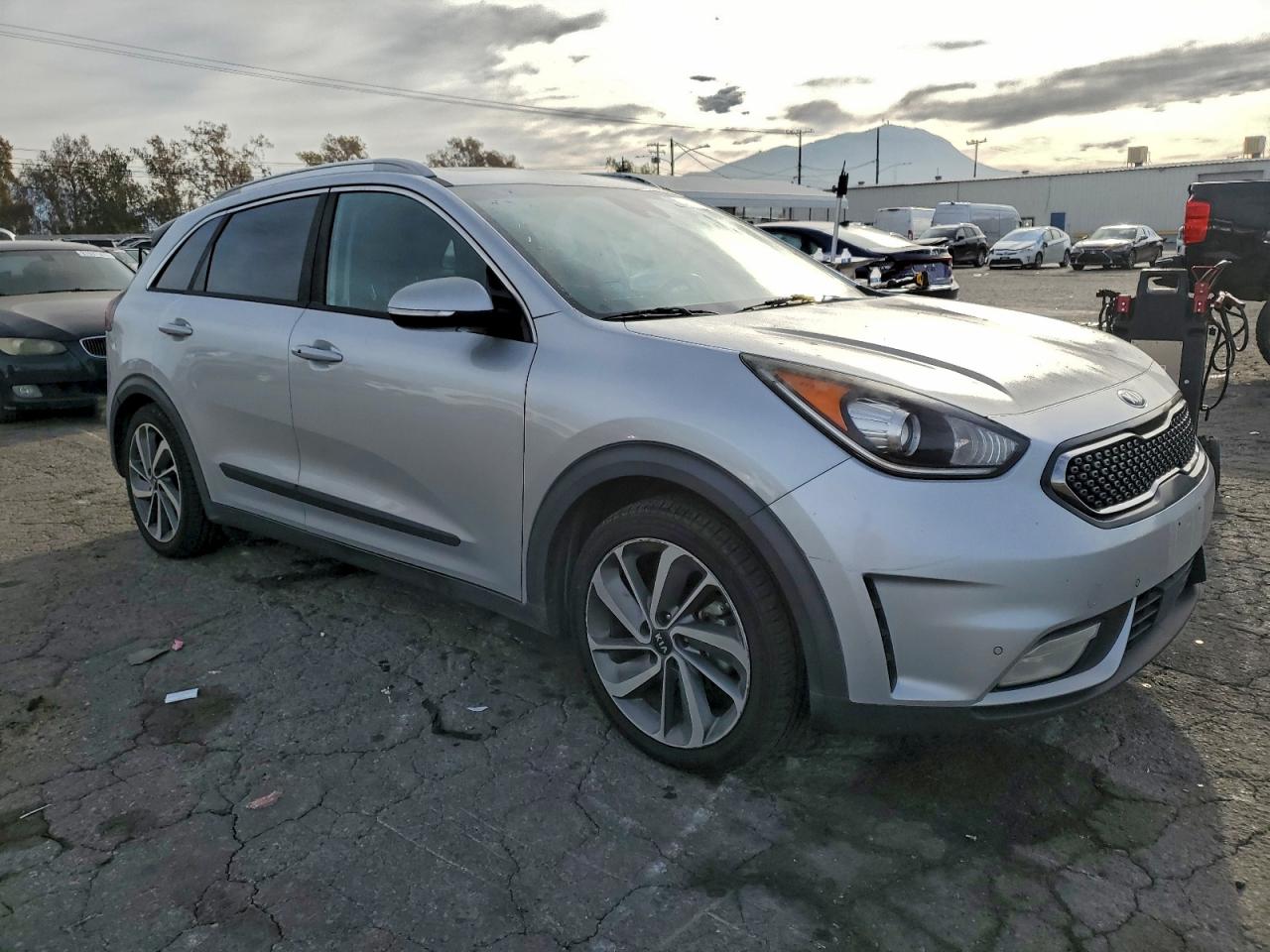 2018 KIA NIRO TOURING photo 4