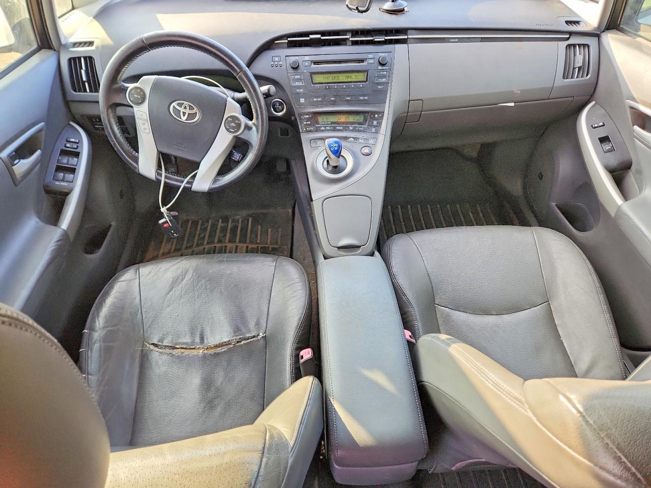 2010 TOYOTA PRIUS photo 8