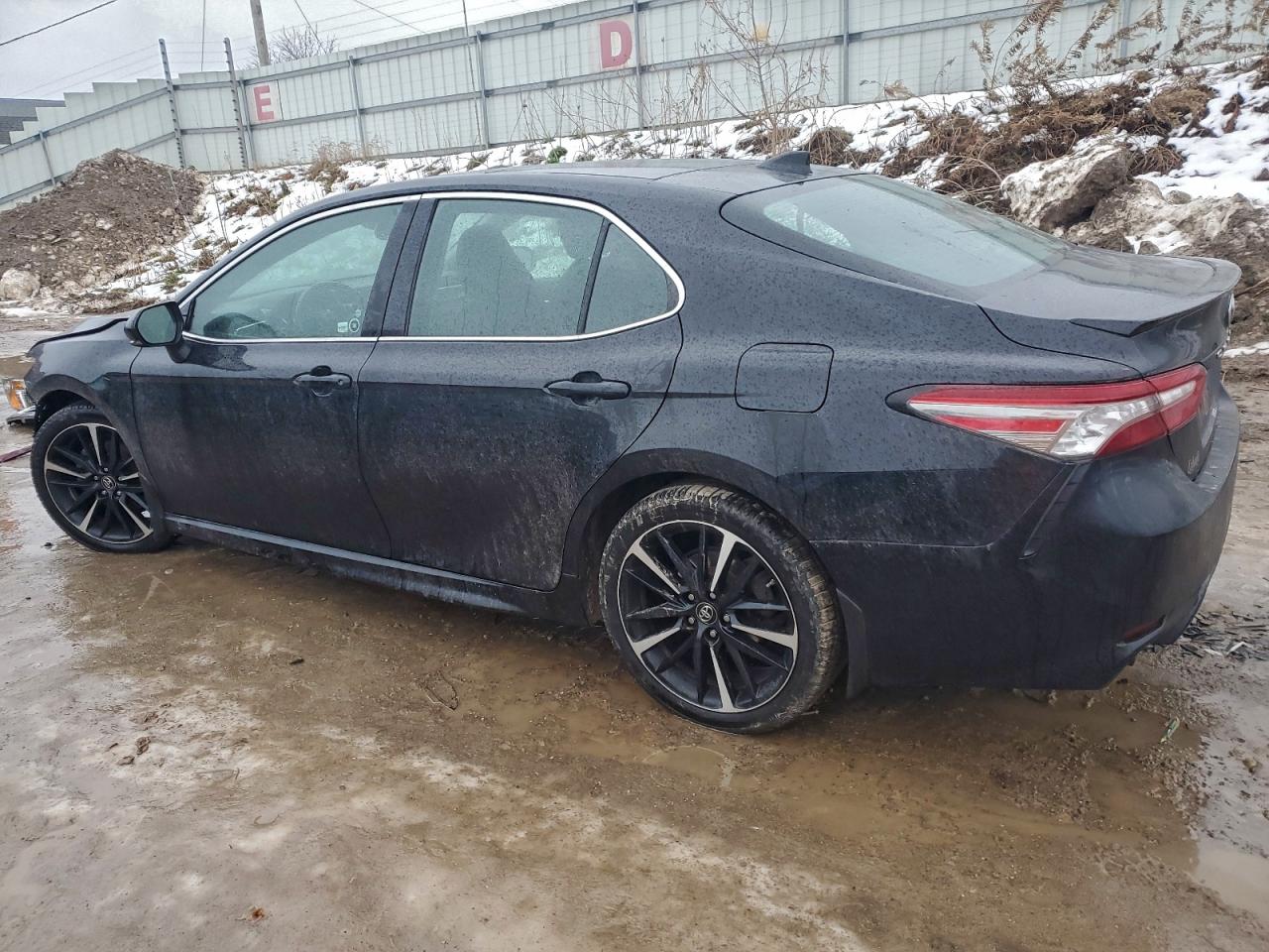 2018 TOYOTA CAMRY XSE photo 2
