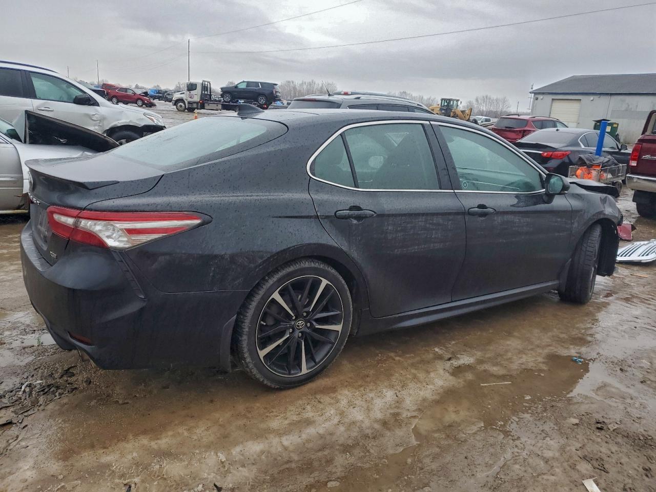 2018 TOYOTA CAMRY XSE photo 3