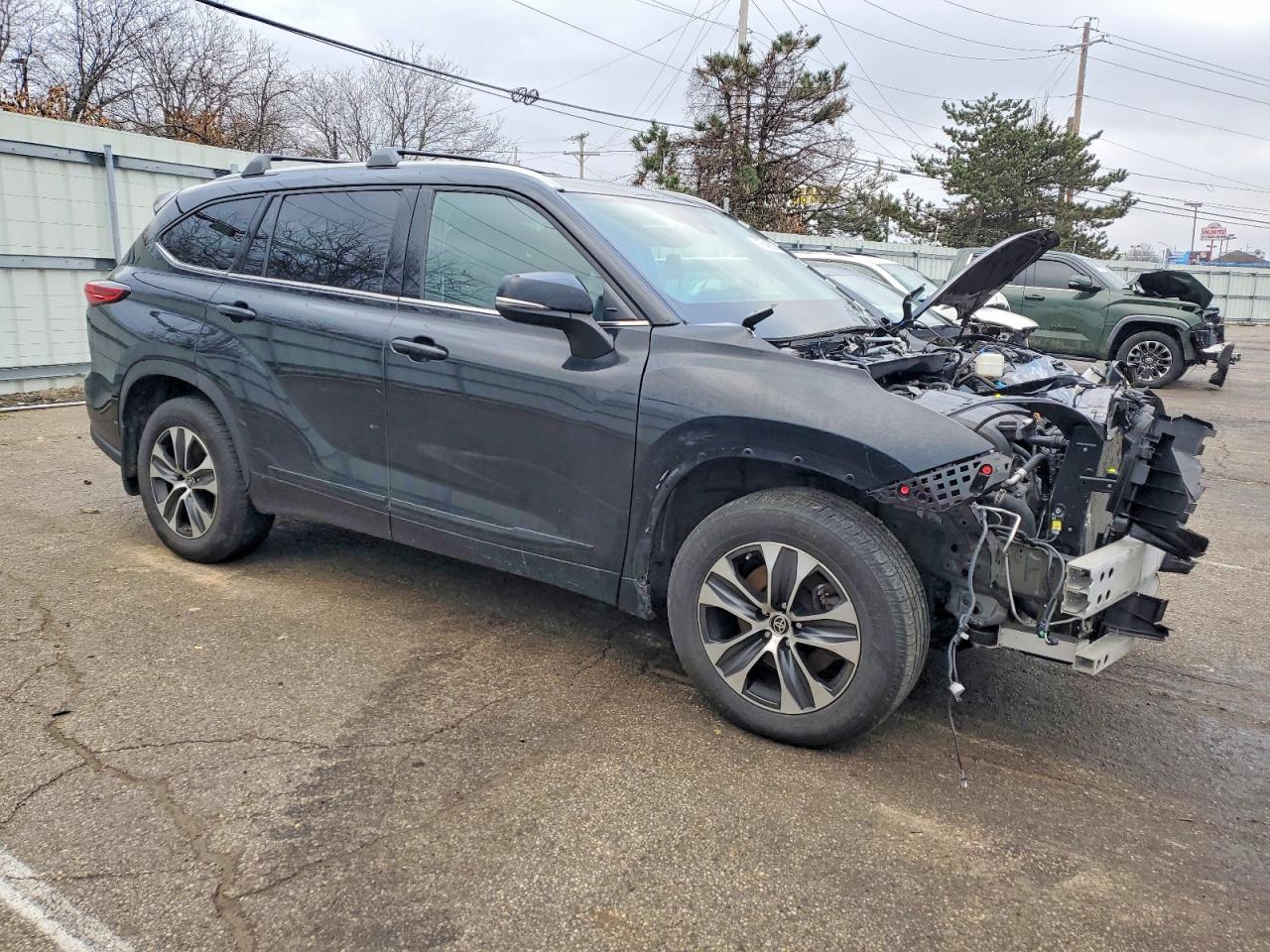 2022 TOYOTA HIGHLANDER XLE photo 4
