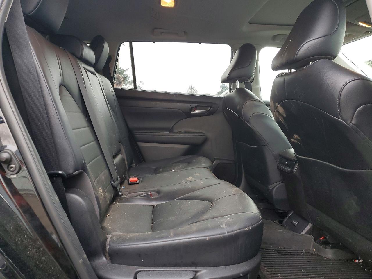 2022 TOYOTA HIGHLANDER XLE photo 11