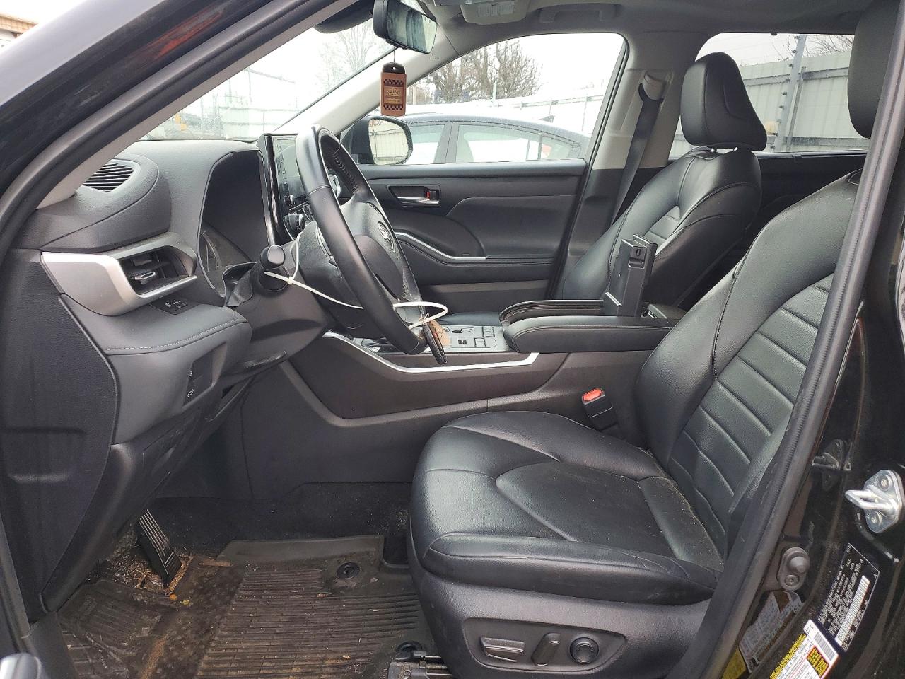 2022 TOYOTA HIGHLANDER XLE photo 7