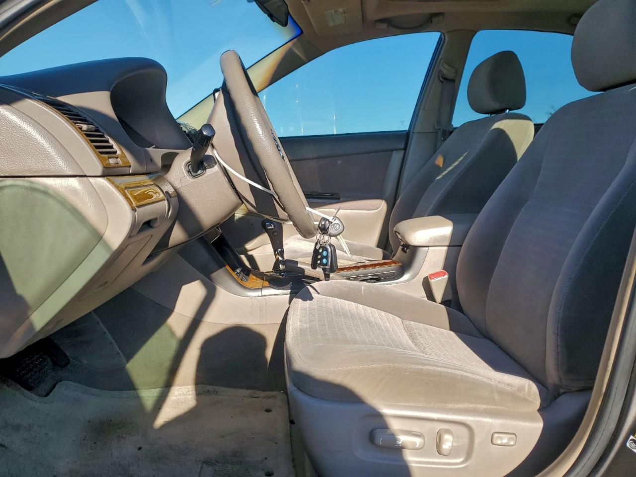2005 TOYOTA CAMRY LE photo 13