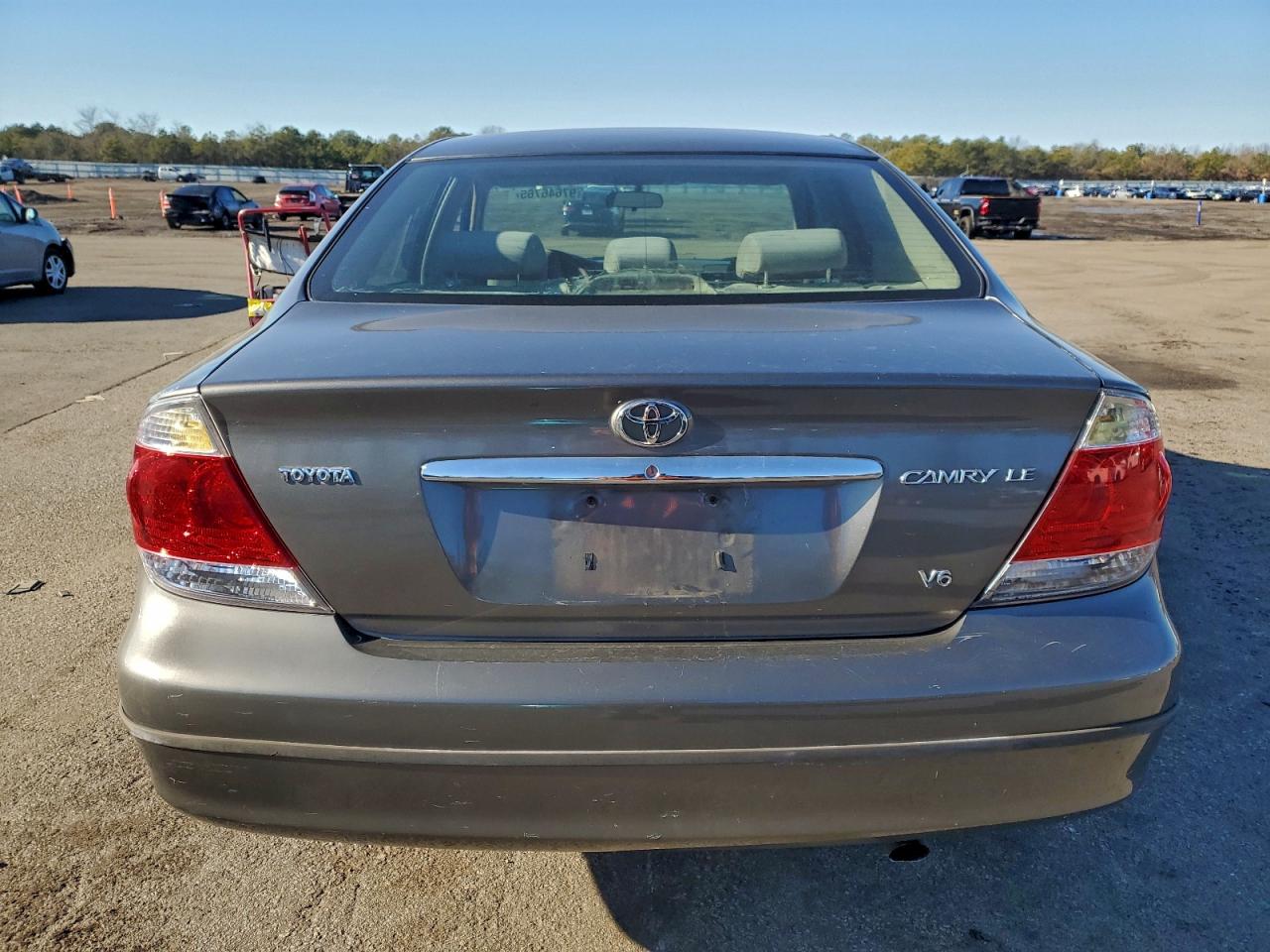 2005 TOYOTA CAMRY LE photo 11