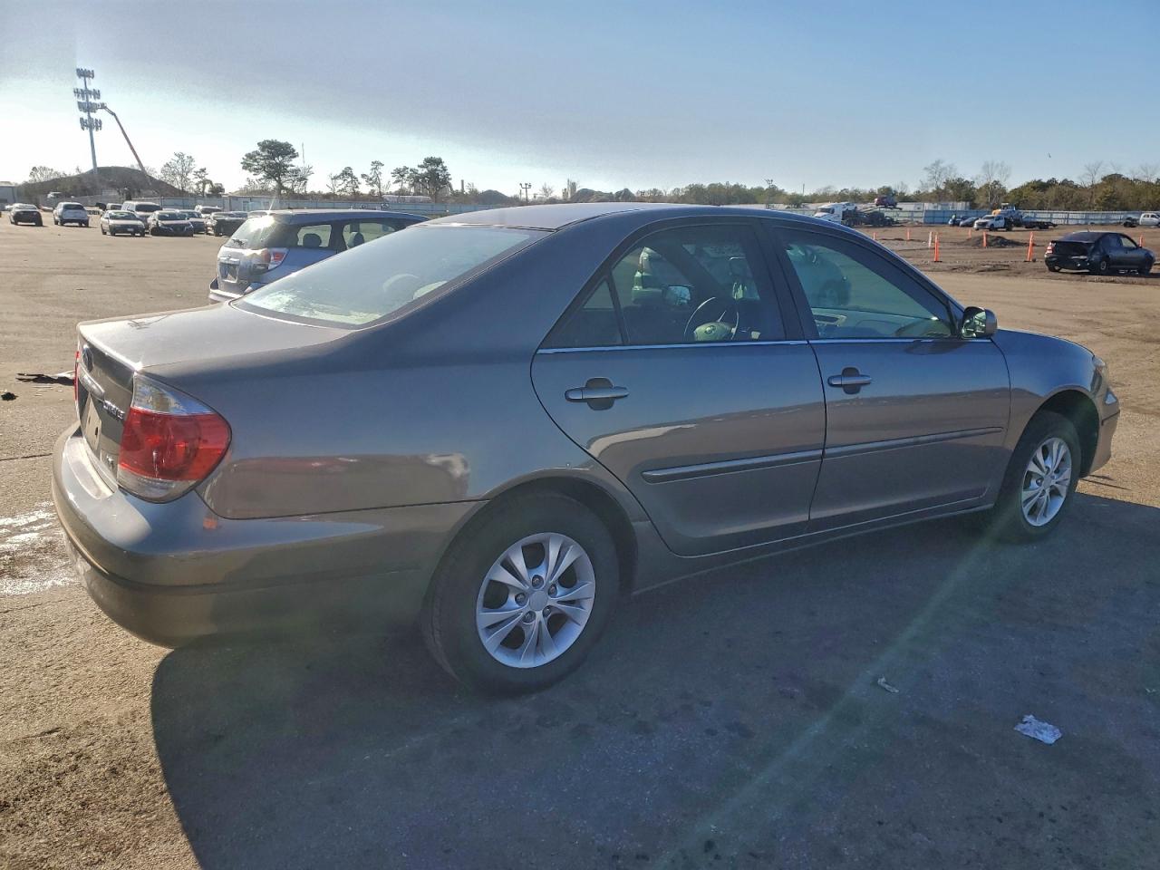 2005 TOYOTA CAMRY LE photo 5