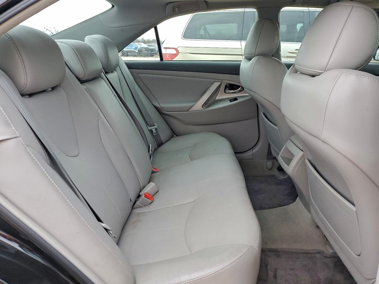 2011 TOYOTA CAMRY BASE photo 10