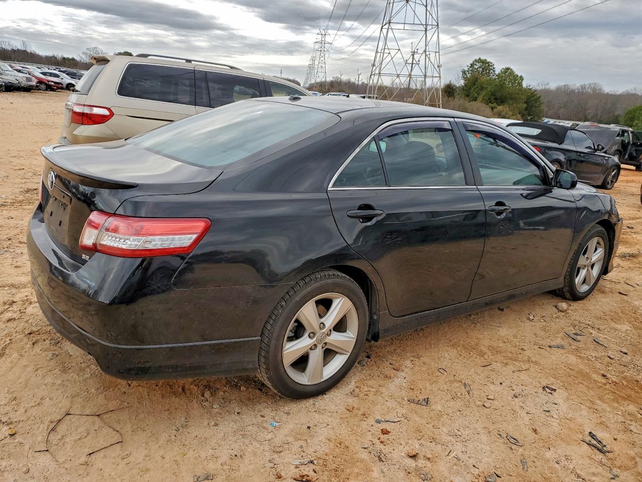 2011 TOYOTA CAMRY BASE photo 3