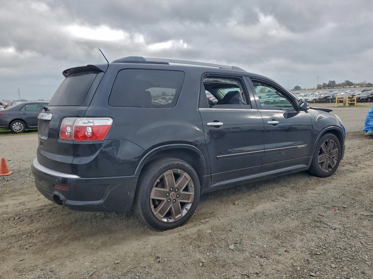 2011 GMC ACADIA DENALI photo 3