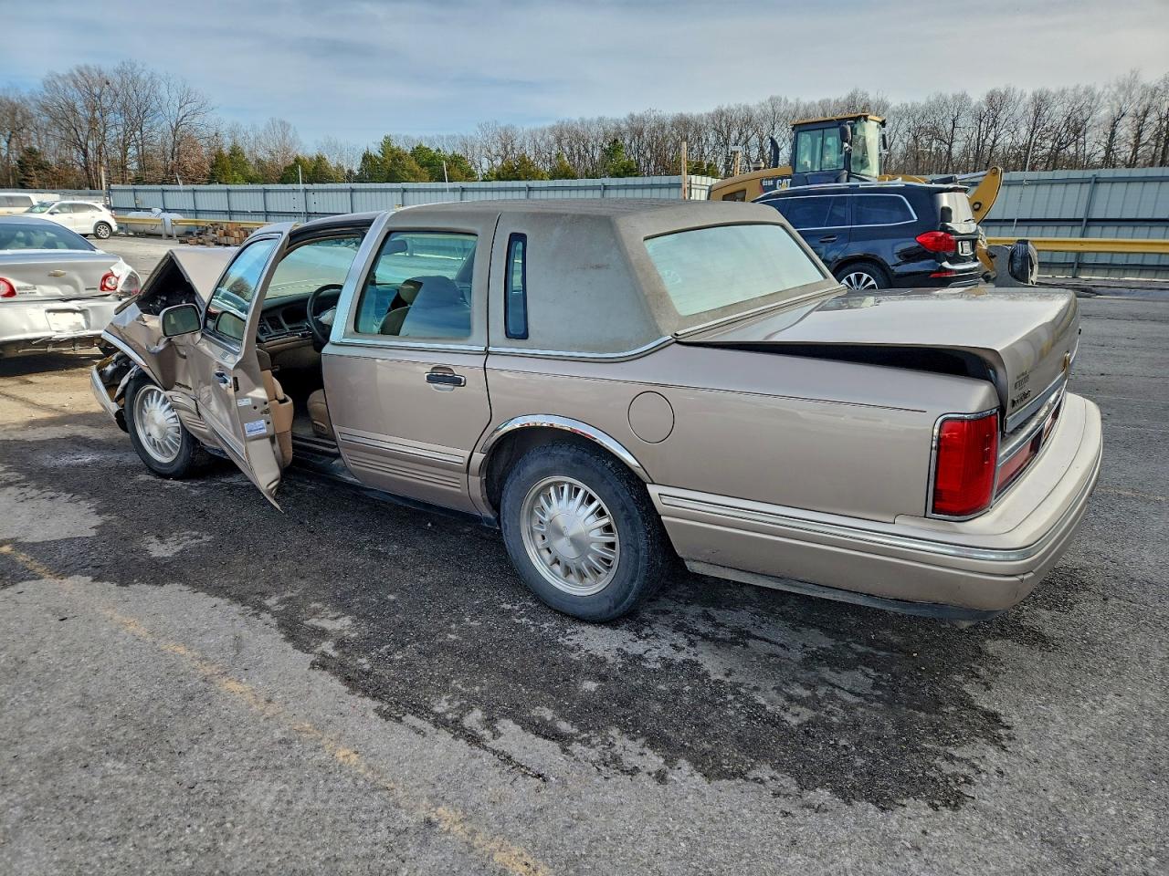1997 LINCOLN TOWN CAR SIGNATURE photo 2
