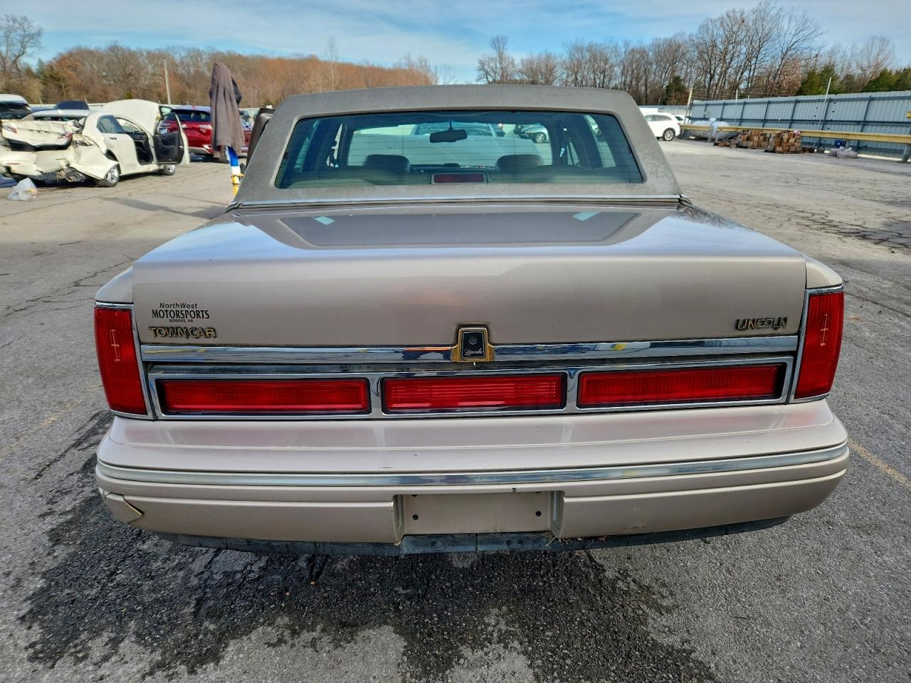1997 LINCOLN TOWN CAR SIGNATURE photo 6