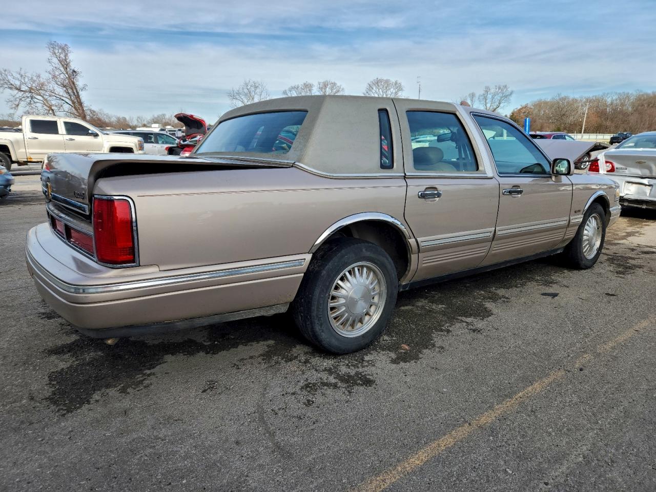 1997 LINCOLN TOWN CAR SIGNATURE photo 3